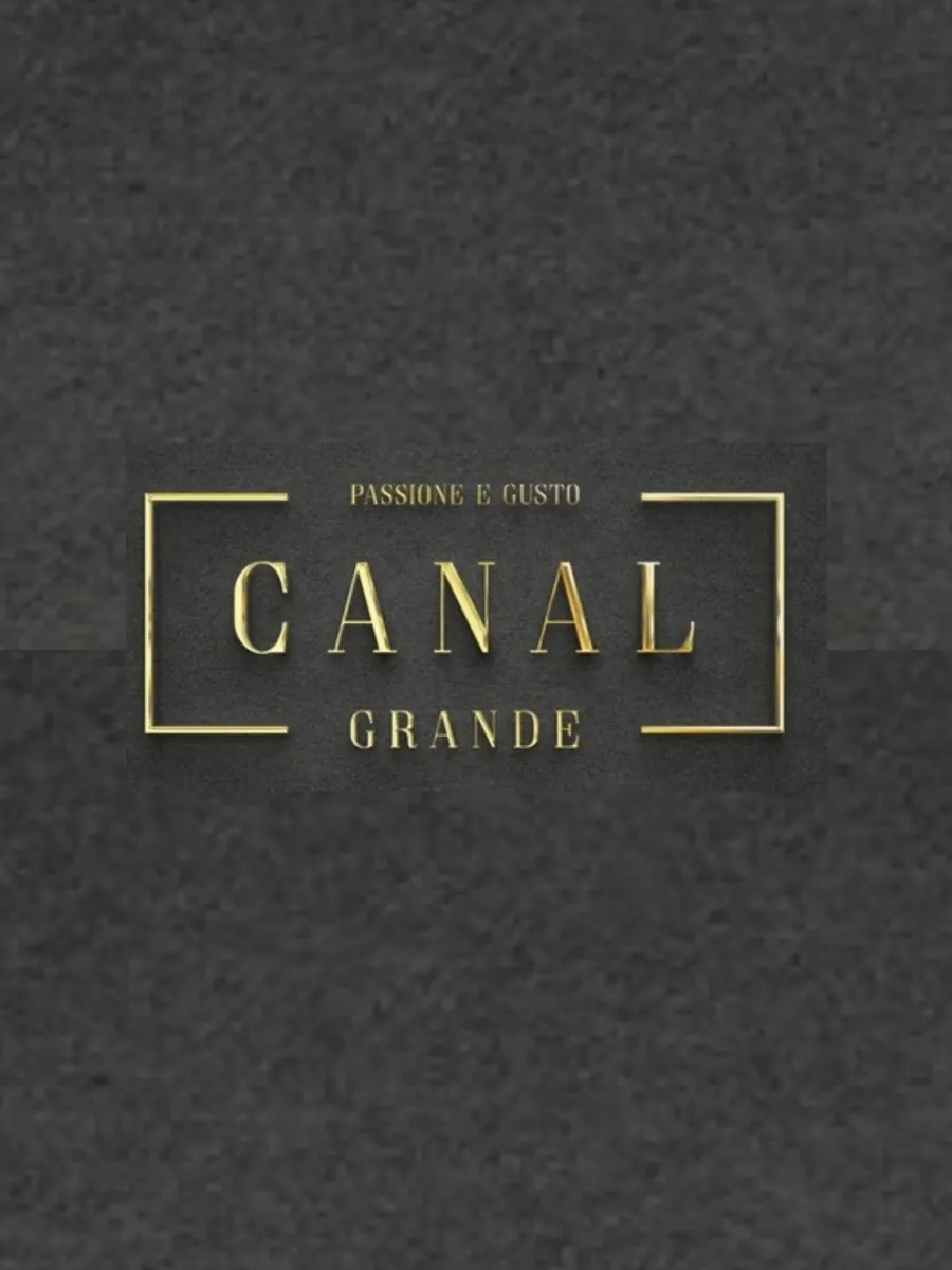 Logo von Canal Grande in Gold auf dunklem Stein