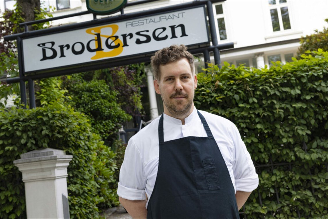 Philip Rebelsky vor dem Restaurant Brodersen